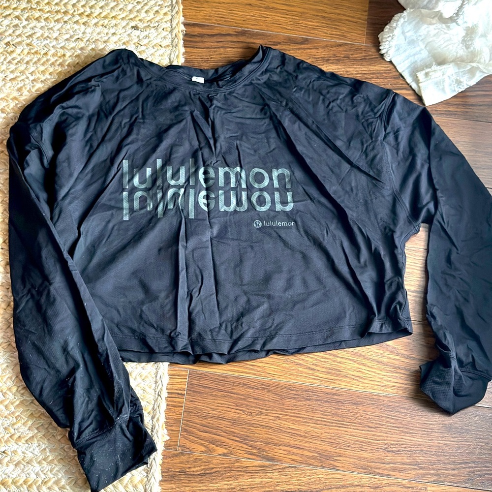 Lululemon size 6 full sleeve black top. Crop and oversized. Almost new.